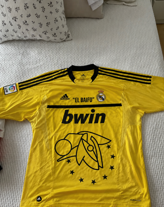 Foto de Alejandro Ruiz con su camiseta