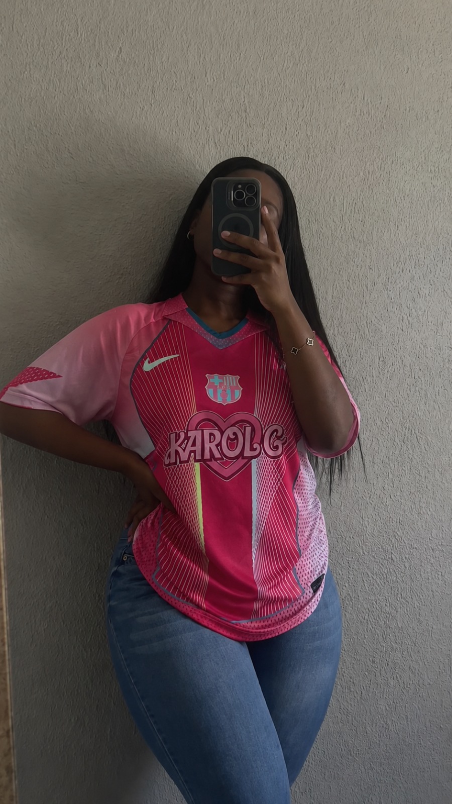 Foto de Elena Domínguez con su camiseta