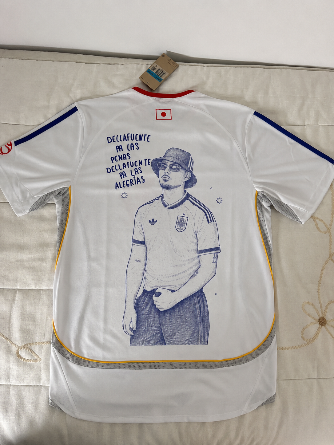 Foto de Víctor Molina con su camiseta
