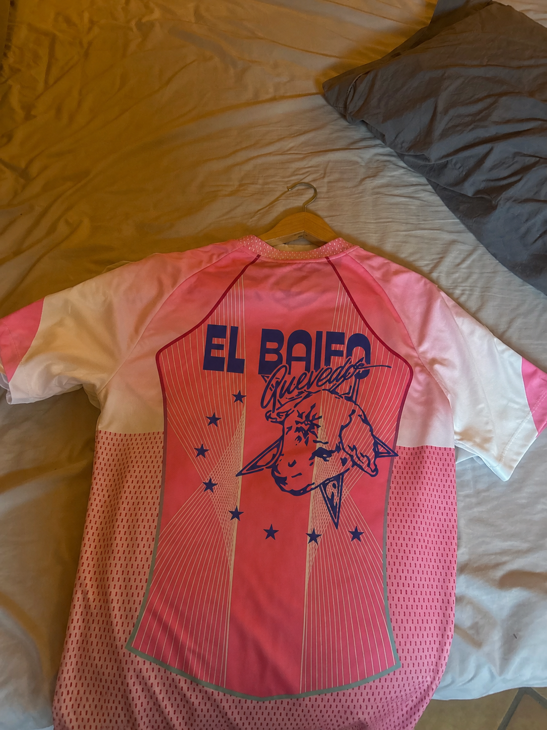 Foto de María Díaz con su camiseta