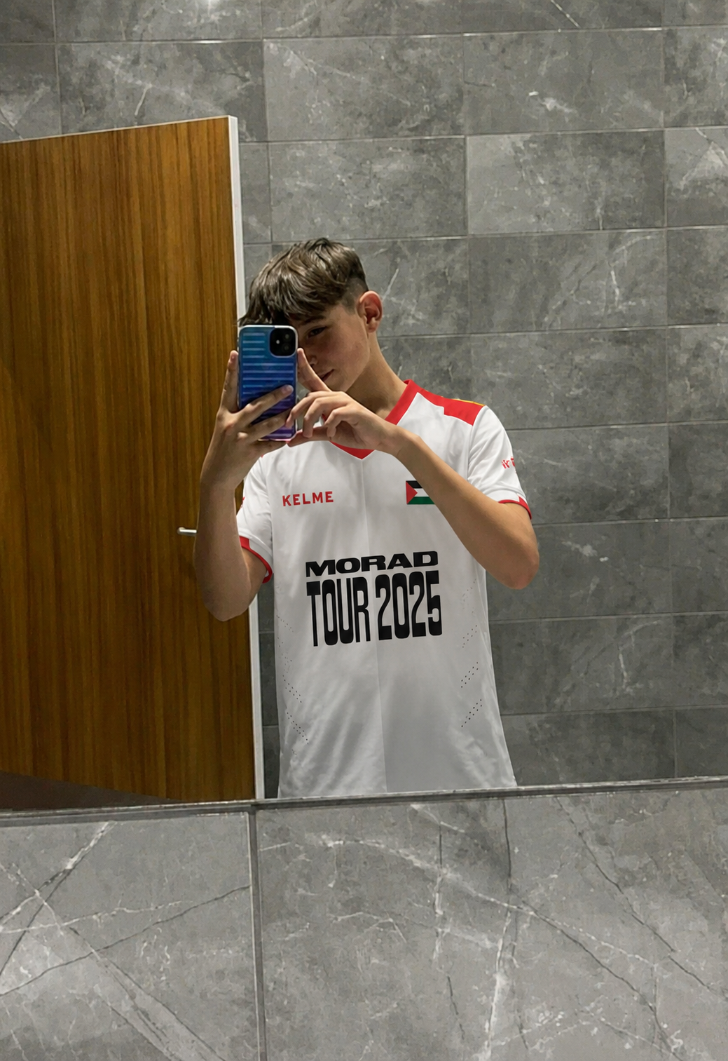 Foto de Paula Fernández con su camiseta